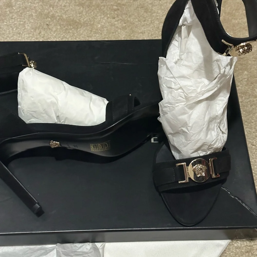 Versace heels - Picture 10 of 11